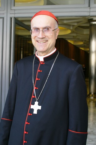 Il cardinale Tarcisio Bertone nuovo segretario di Stato del Vaticano