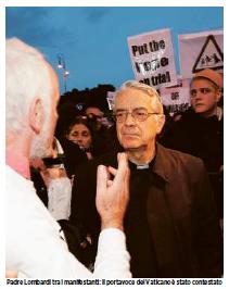 L'unica immagine che i media italiani hanno dato della manifestazione delle vittime dei preti pedofili davanti al Vaticano del 31/10/2010