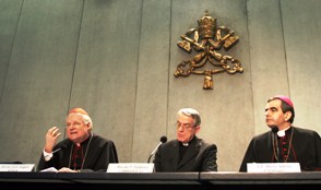 Nella foto  conferenza stampa di presentazione dellesortazione apostolica postsinodale Sacramentum Caritatis tenuta in Vaticano il 13 marzo dal car. Angelo Scola e da  mons. Nikola Eterovic 