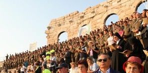 Soldati in divisa partecipano all’apertura del IV Convegno ecclesiale della chiesa cattolica di Verona