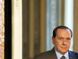 Vergini per il drago: il premier italiano Silvio Berlusconi