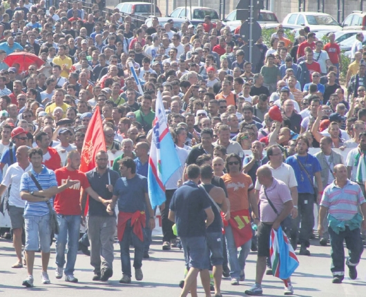 Manifestazione dei lavoratori dell'ILVA di Taranto