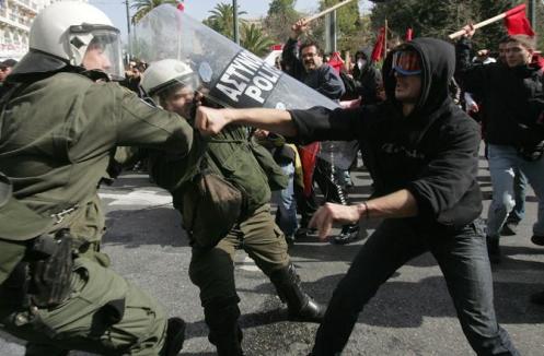 Gli scontri in Grecia maggio 2010