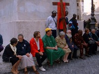 G. Scarpati, padre Franco Dell’Oro, davanti a Montecitorio