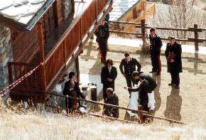 I carabinieri del Ris entrano nella villetta di Cogne