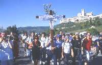 Una immagine della marcia Perugia-Assisi del 14 ottobre 2001