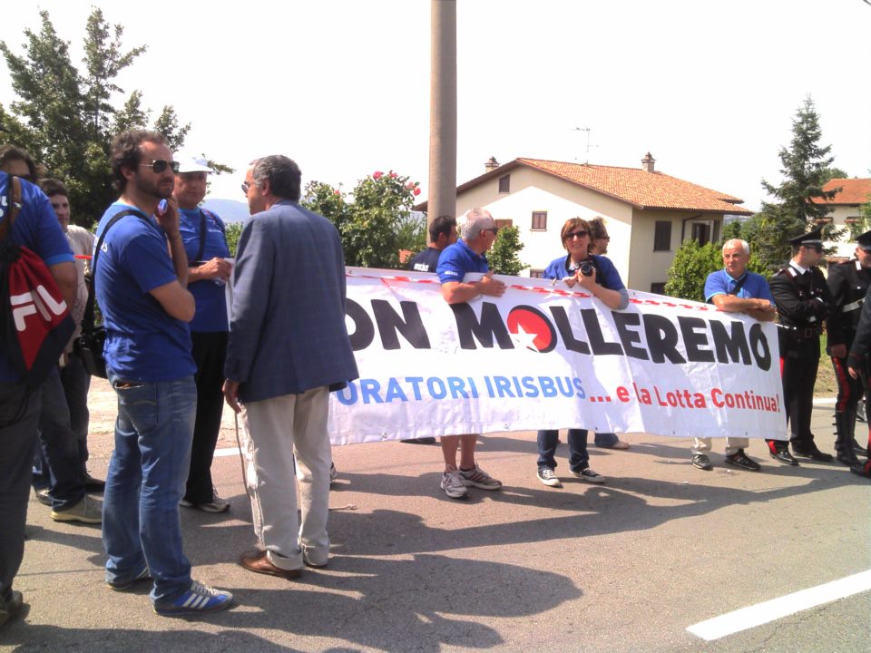 La protesta dei lavoratori dell'Irisbus al Giro d'Italia domenica 13/05/2012 località Contrada Bosco Montemiletto (AV)