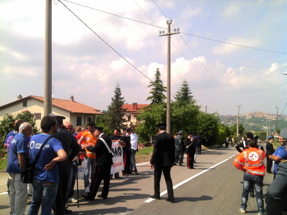 La protesta dei lavoratori dell'Irisbus al Giro d'Italia domenica 13/05/2012 località Contrada Bosco Montemiletto (AV)