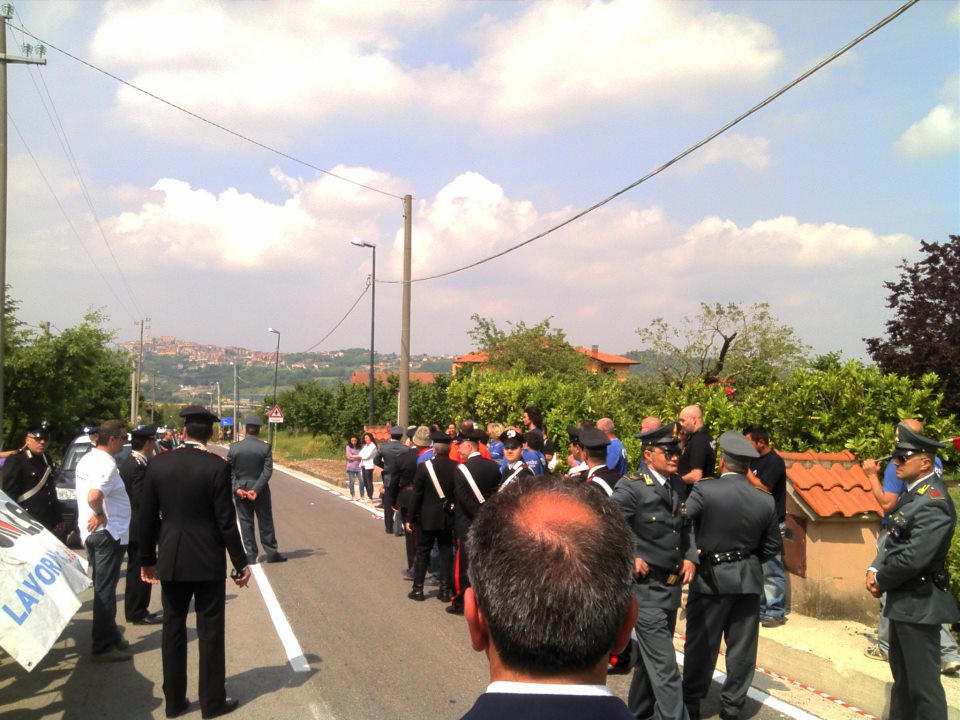 La protesta dei lavoratori dell'Irisbus al Giro d'Italia domenica 13/05/2012 località Contrada Bosco Montemiletto (AV)