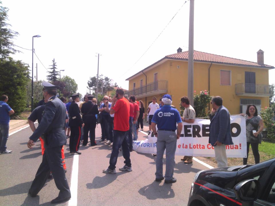 La protesta dei lavoratori dell'Irisbus al Giro d'Italia domenica 13/05/2012 località Contrada Bosco Montemiletto (AV)