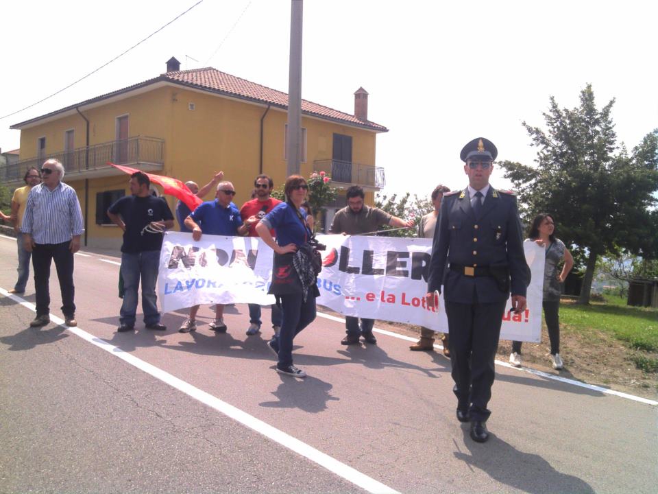 La protesta dei lavoratori dell'Irisbus al Giro d'Italia domenica 13/05/2012 località Contrada Bosco Montemiletto (AV)