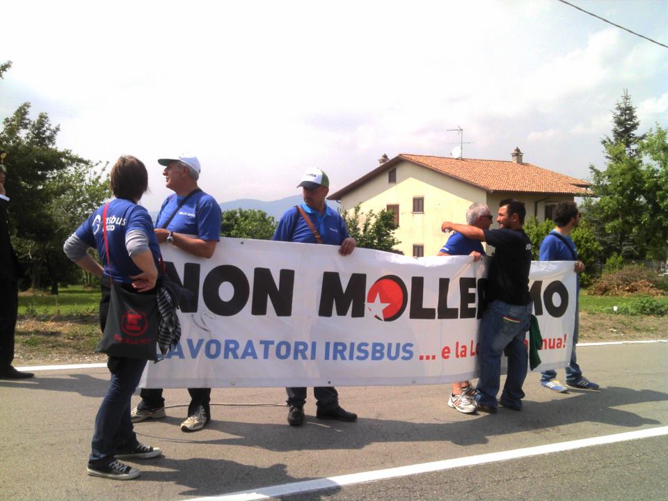 La protesta dei lavoratori dell'Irisbus al Giro d'Italia domenica 13/05/2012 località Contrada Bosco Montemiletto (AV)