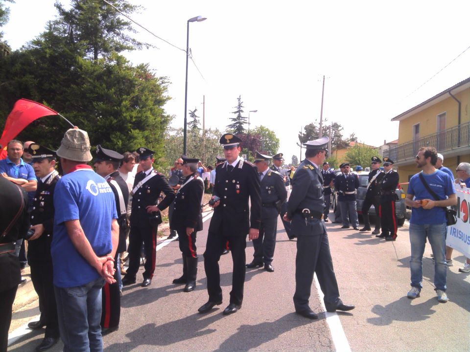 La protesta dei lavoratori dell'Irisbus al Giro d'Italia domenica 13/05/2012 località Contrada Bosco Montemiletto (AV)