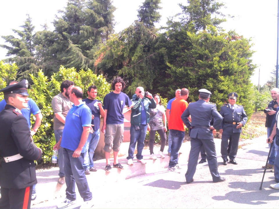 La protesta dei lavoratori dell'Irisbus al Giro d'Italia domenica 13/05/2012 località Contrada Bosco Montemiletto (AV)