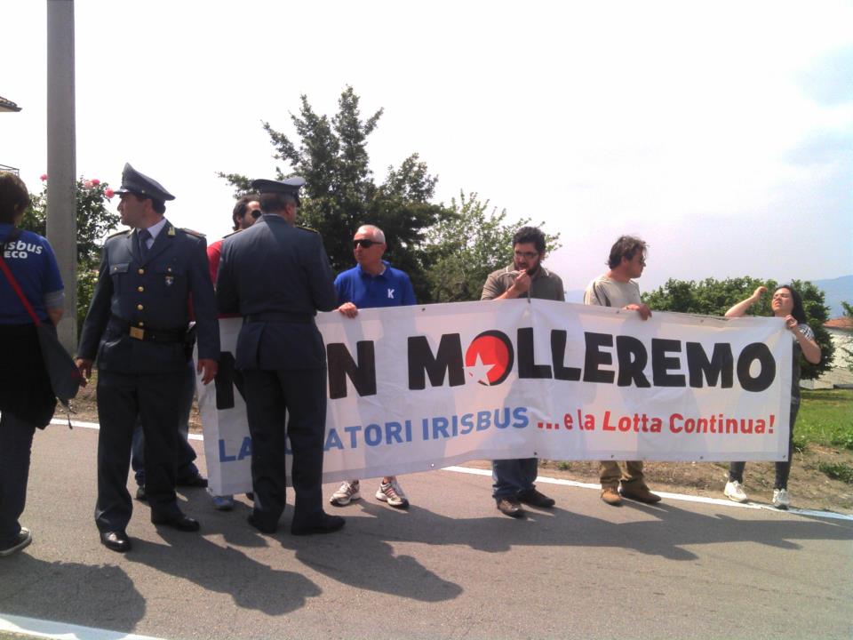 La protesta dei lavoratori dell'Irisbus al Giro d'Italia domenica 13/05/2012 località Contrada Bosco Montemiletto (AV)