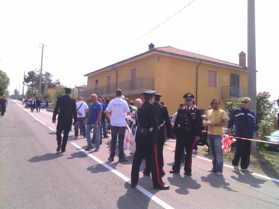 La protesta dei lavoratori dell'Irisbus al Giro d'Italia domenica 13/05/2012 località Contrada Bosco Montemiletto (AV)