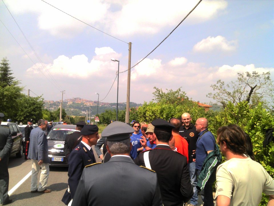 La protesta dei lavoratori dell'Irisbus al Giro d'Italia domenica 13/05/2012 località Contrada Bosco Montemiletto (AV)