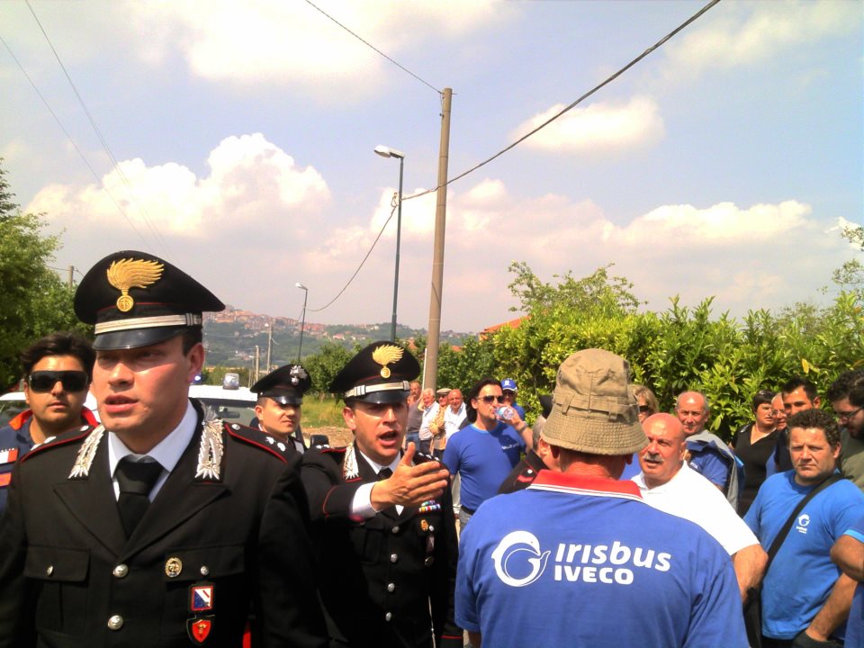 La protesta dei lavoratori dell'Irisbus al Giro d'Italia domenica 13/05/2012 località Contrada Bosco Montemiletto (AV)