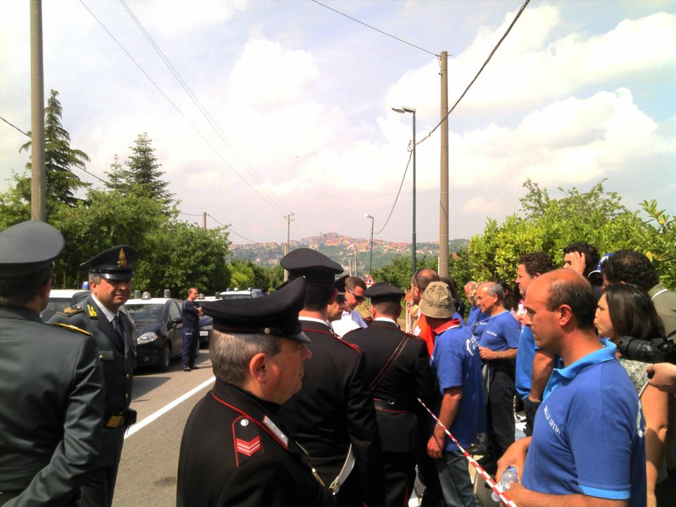 La protesta dei lavoratori dell'Irisbus al Giro d'Italia domenica 13/05/2012 località Contrada Bosco Montemiletto (AV)