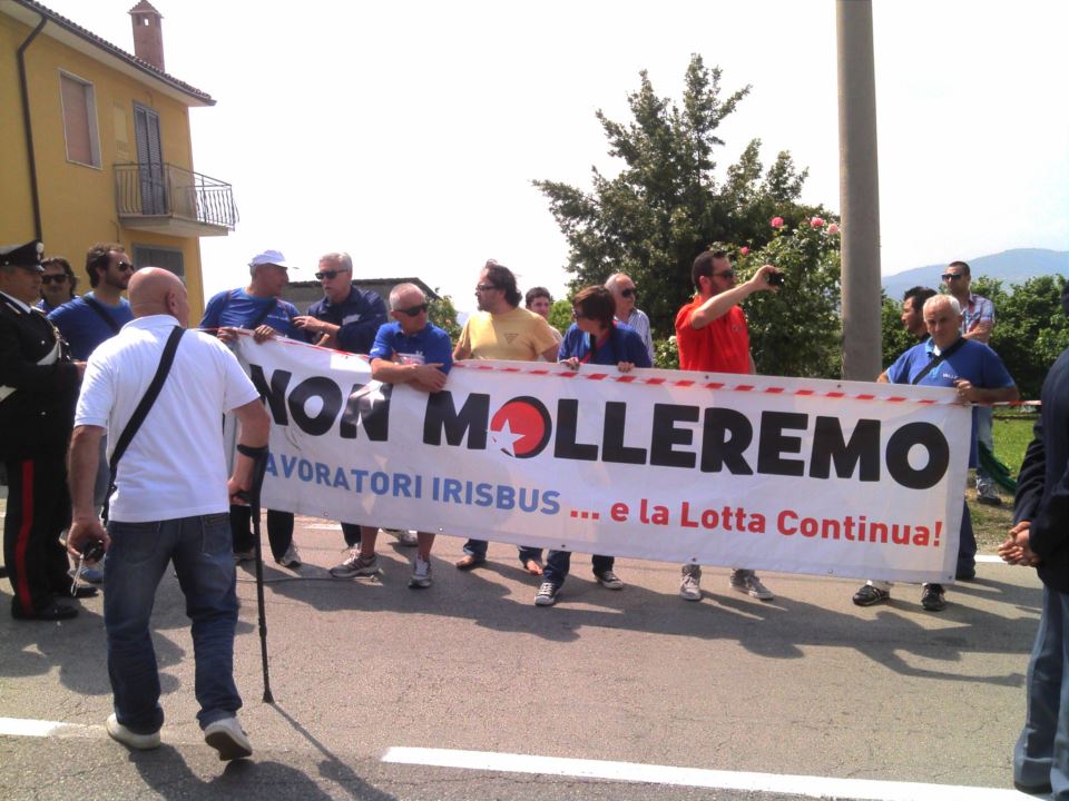 La protesta dei lavoratori dell'Irisbus al Giro d'Italia domenica 13/05/2012 località Contrada Bosco Montemiletto (AV)