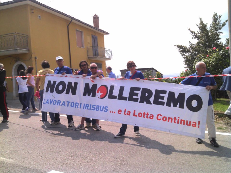 La protesta dei lavoratori dell'Irisbus al Giro d'Italia domenica 13/05/2012 località Contrada Bosco Montemiletto (AV)