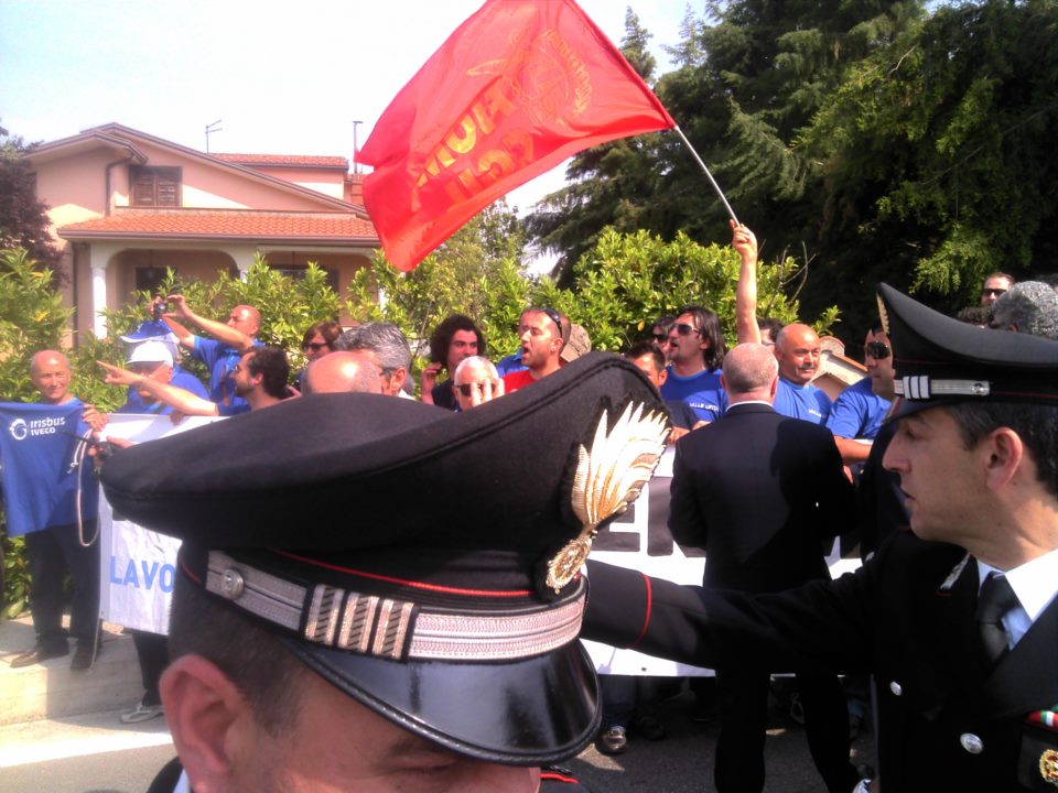 La protesta dei lavoratori dell'Irisbus al Giro d'Italia domenica 13/05/2012 località Contrada Bosco Montemiletto (AV)