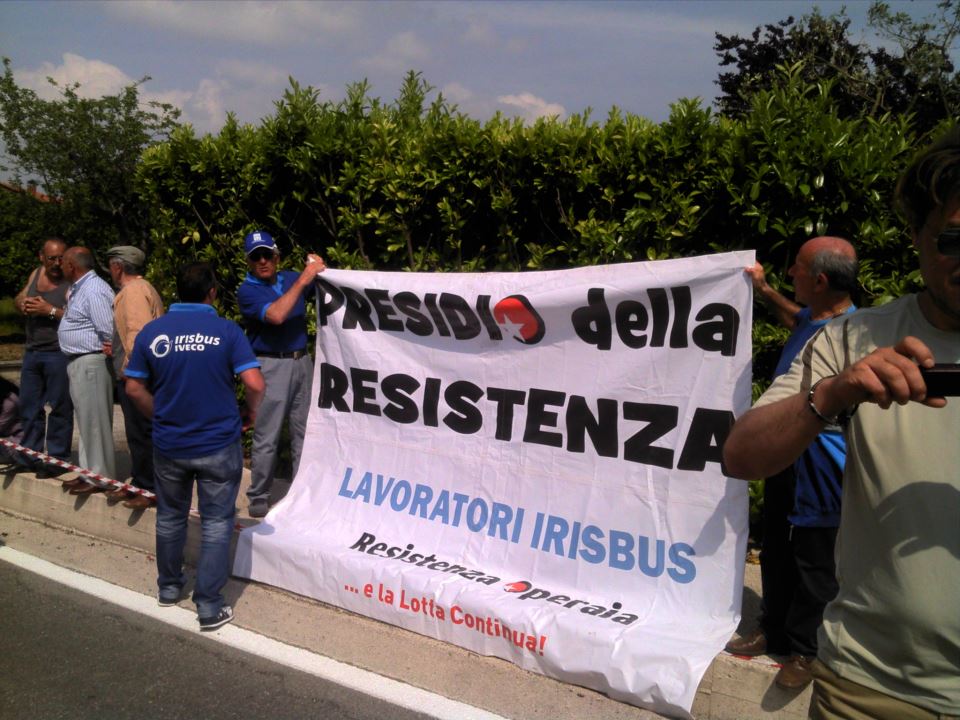 La protesta dei lavoratori dell'Irisbus al Giro d'Italia domenica 13/05/2012 località Contrada Bosco Montemiletto (AV)