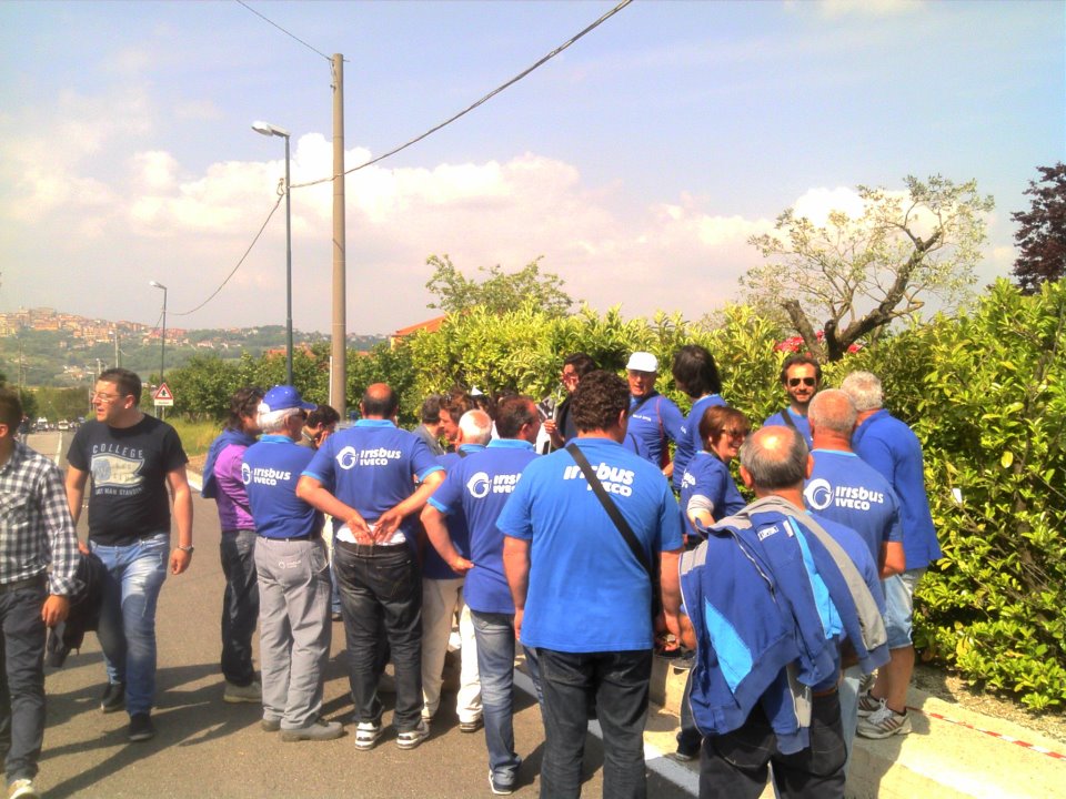 La protesta dei lavoratori dell'Irisbus al Giro d'Italia domenica 13/05/2012 località Contrada Bosco Montemiletto (AV)