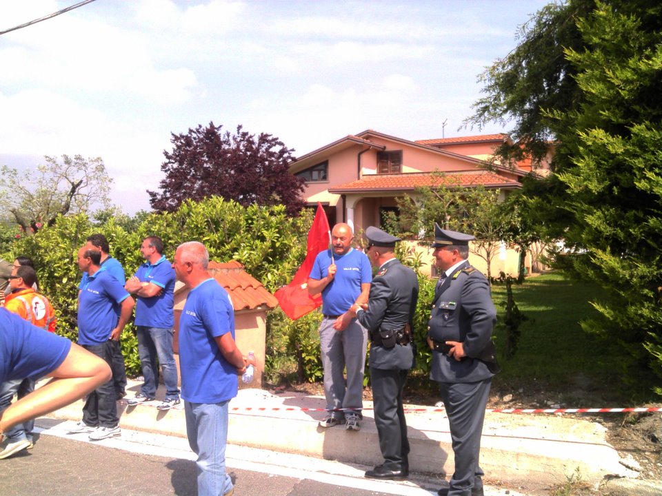 La protesta dei lavoratori dell'Irisbus al Giro d'Italia domenica 13/05/2012 località Contrada Bosco Montemiletto (AV)