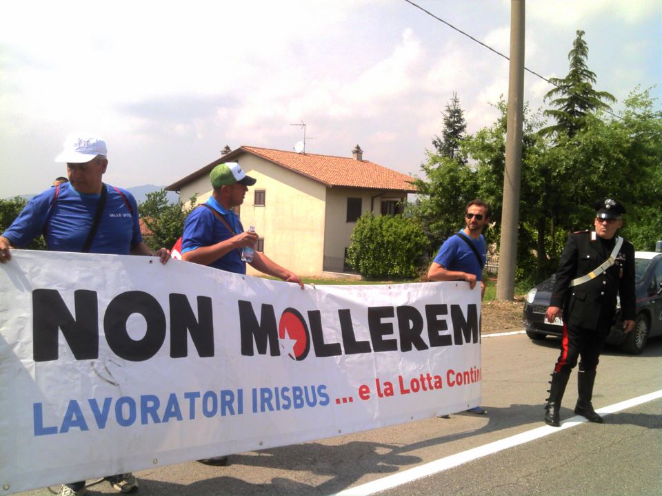 La protesta dei lavoratori dell'Irisbus al Giro d'Italia domenica 13/05/2012 località Contrada Bosco Montemiletto (AV)