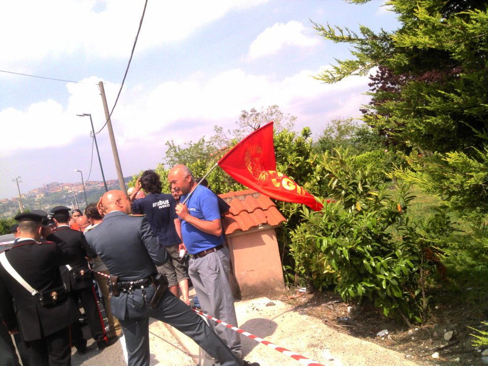 La protesta dei lavoratori dell'Irisbus al Giro d'Italia domenica 13/05/2012 località Contrada Bosco Montemiletto (AV)