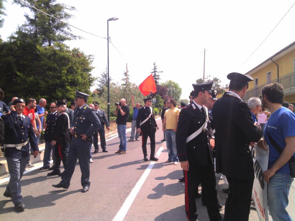 La protesta dei lavoratori dell'Irisbus al Giro d'Italia domenica 13/05/2012 località Contrada Bosco Montemiletto (AV)