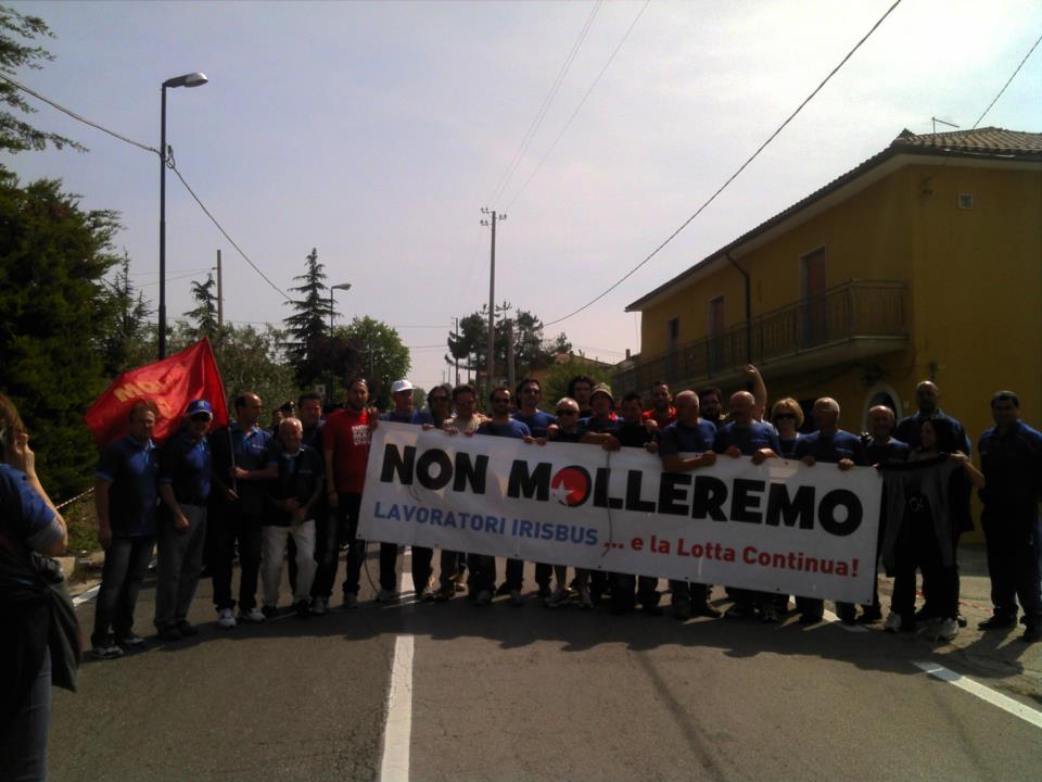 La protesta dei lavoratori dell'Irisbus al Giro d'Italia domenica 13/05/2012 località Contrada Bosco Montemiletto (AV)