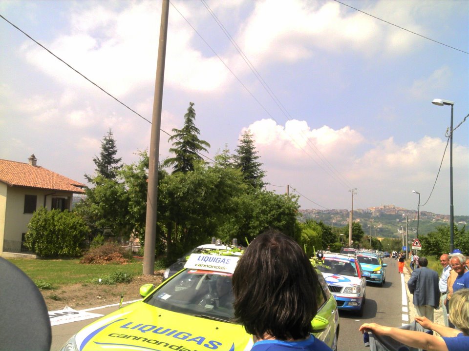 La protesta dei lavoratori dell'Irisbus al Giro d'Italia domenica 13/05/2012 località Contrada Bosco Montemiletto (AV)