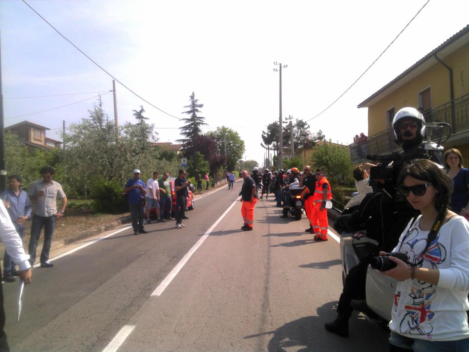 La protesta dei lavoratori dell'Irisbus al Giro d'Italia domenica 13/05/2012 località Contrada Bosco Montemiletto (AV)