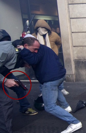 Roma, 14 dicembre 2010, polizziotto provocatore?