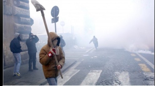 Roma, 14 dicembre 2010, polizziotto provocatore?